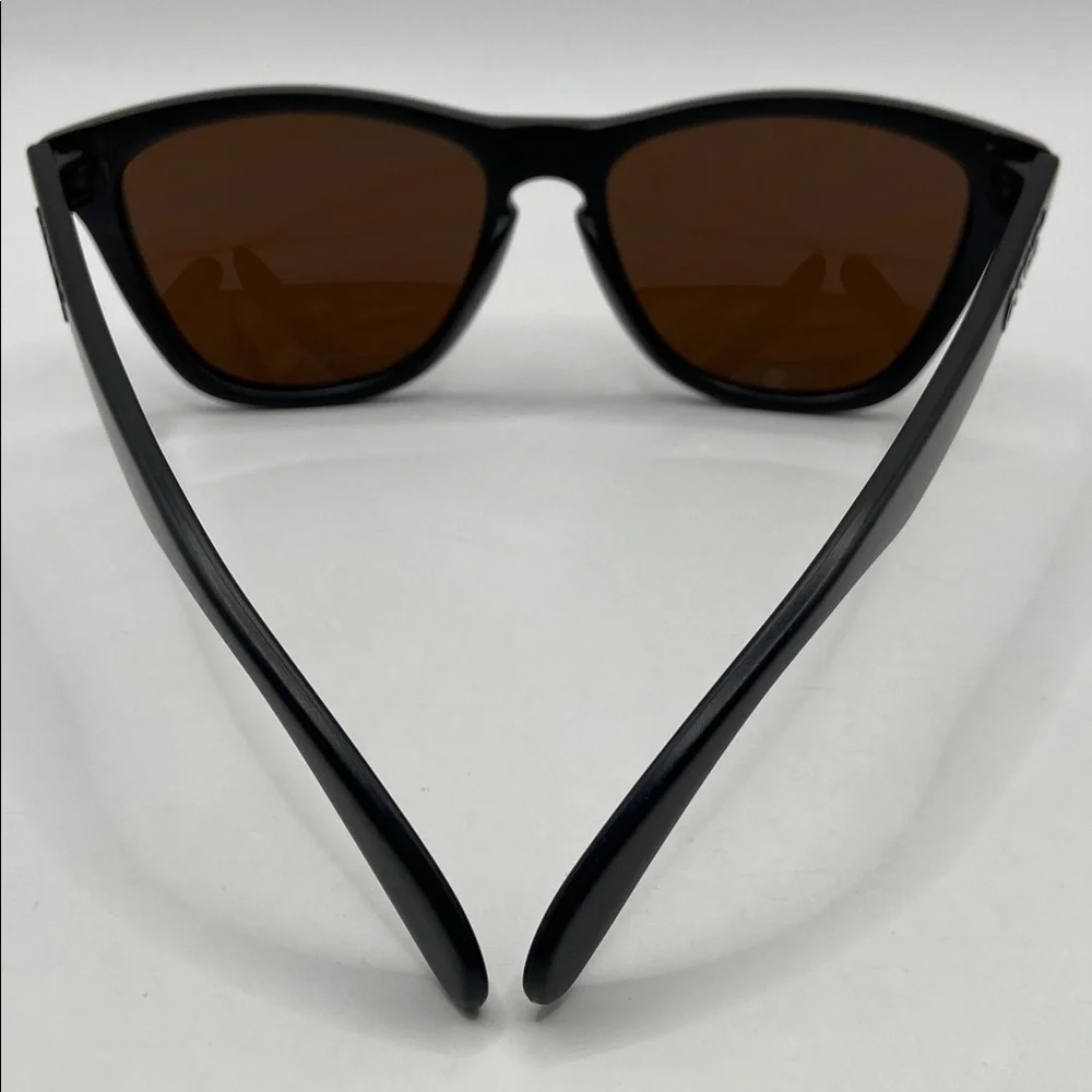 Vintage Oakley Frogskins Matte Black Sunglasses With Bronze Amber Lense